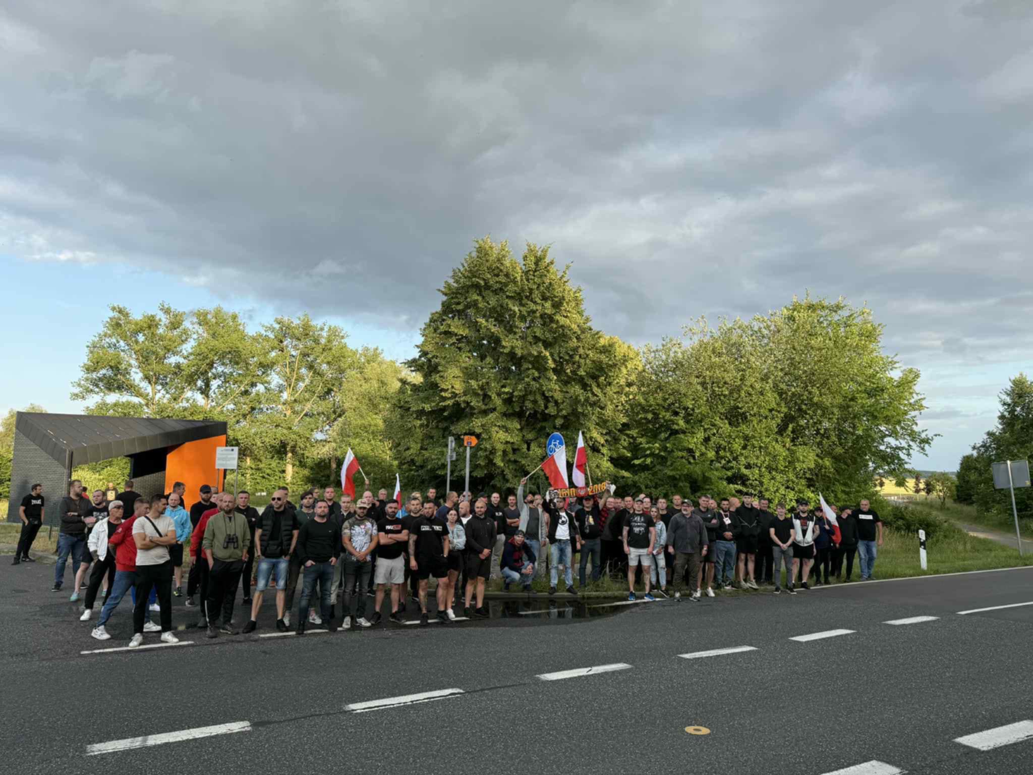 Rosówek pod oblężeniem „obywatelskich patroli”. Tłumy na granicy z Niemcami