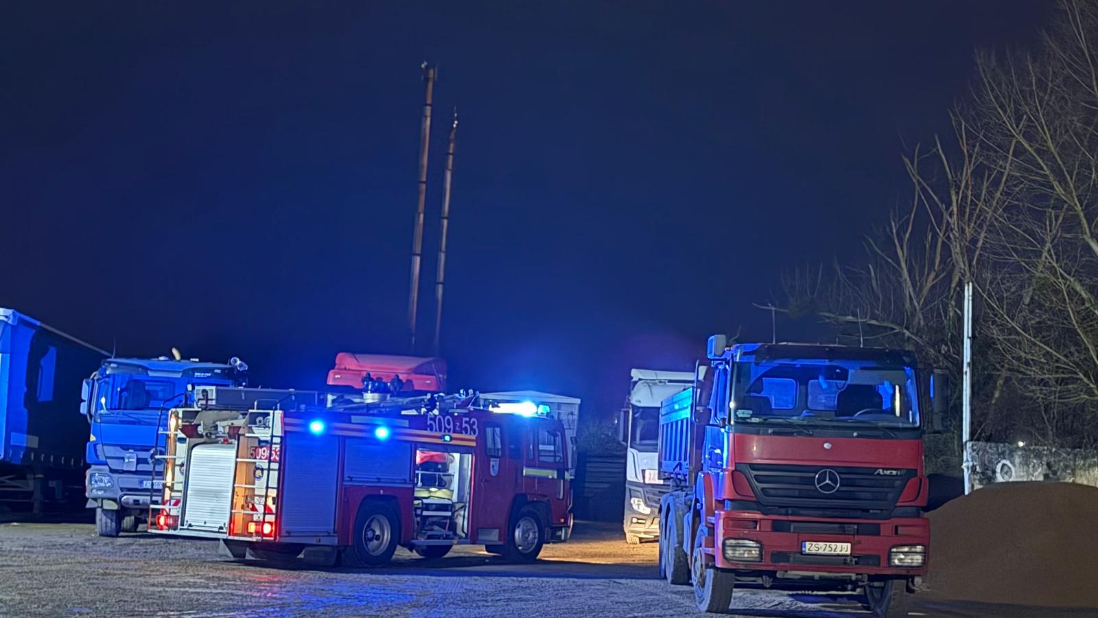 Pożar przy ul. Cedrowej. Na działce koczowali bezdomni.