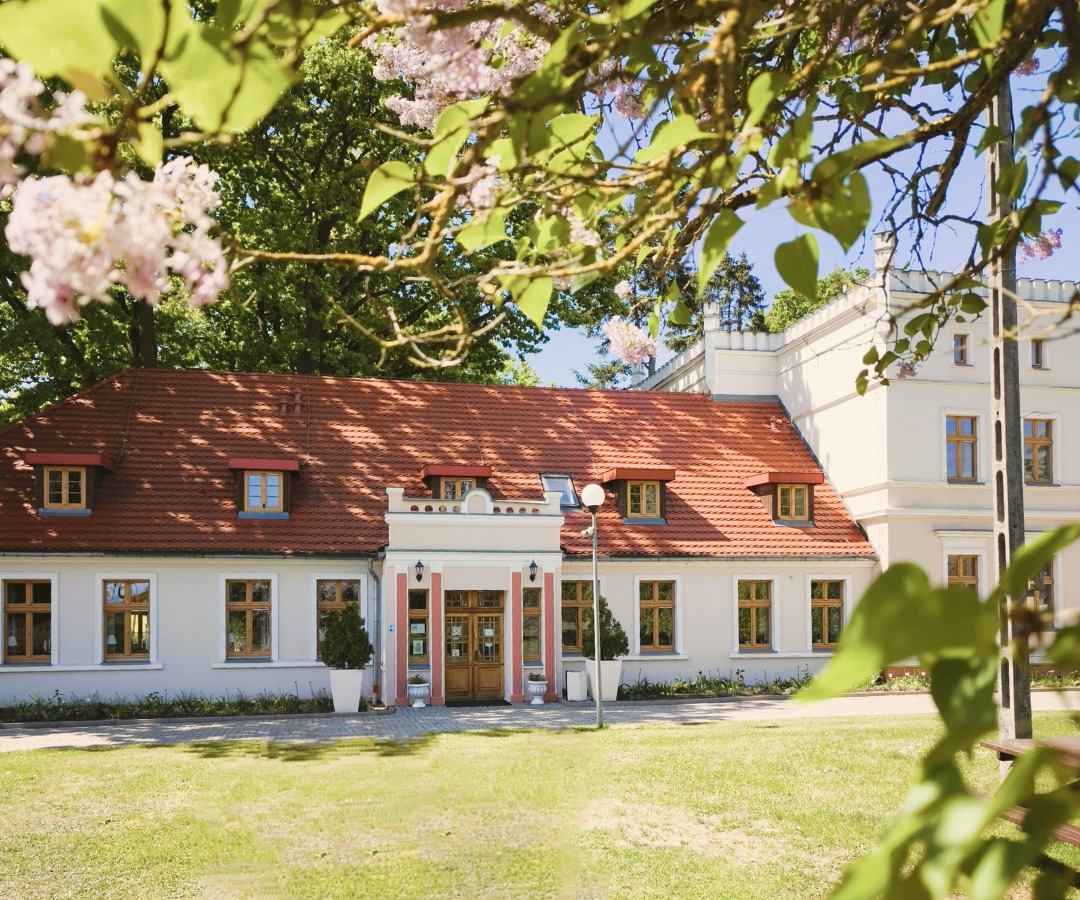 Międzypokoleniowe spotkanie z historią w Pałacu Ostoja – zapraszamy 26 lipca!