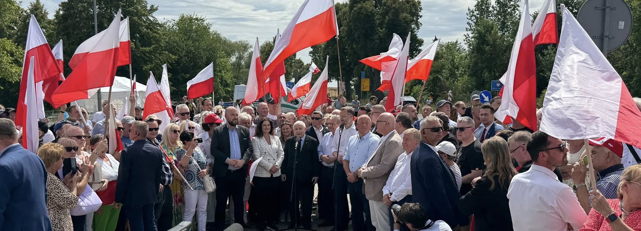 Rosówek: Konferencja Kaczyńskiego i zadyma w tle