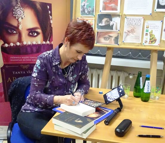 Z Bliskiego Wschodu do Przecławia – autorka bestsellerów dzieli się fascynującymi historiami