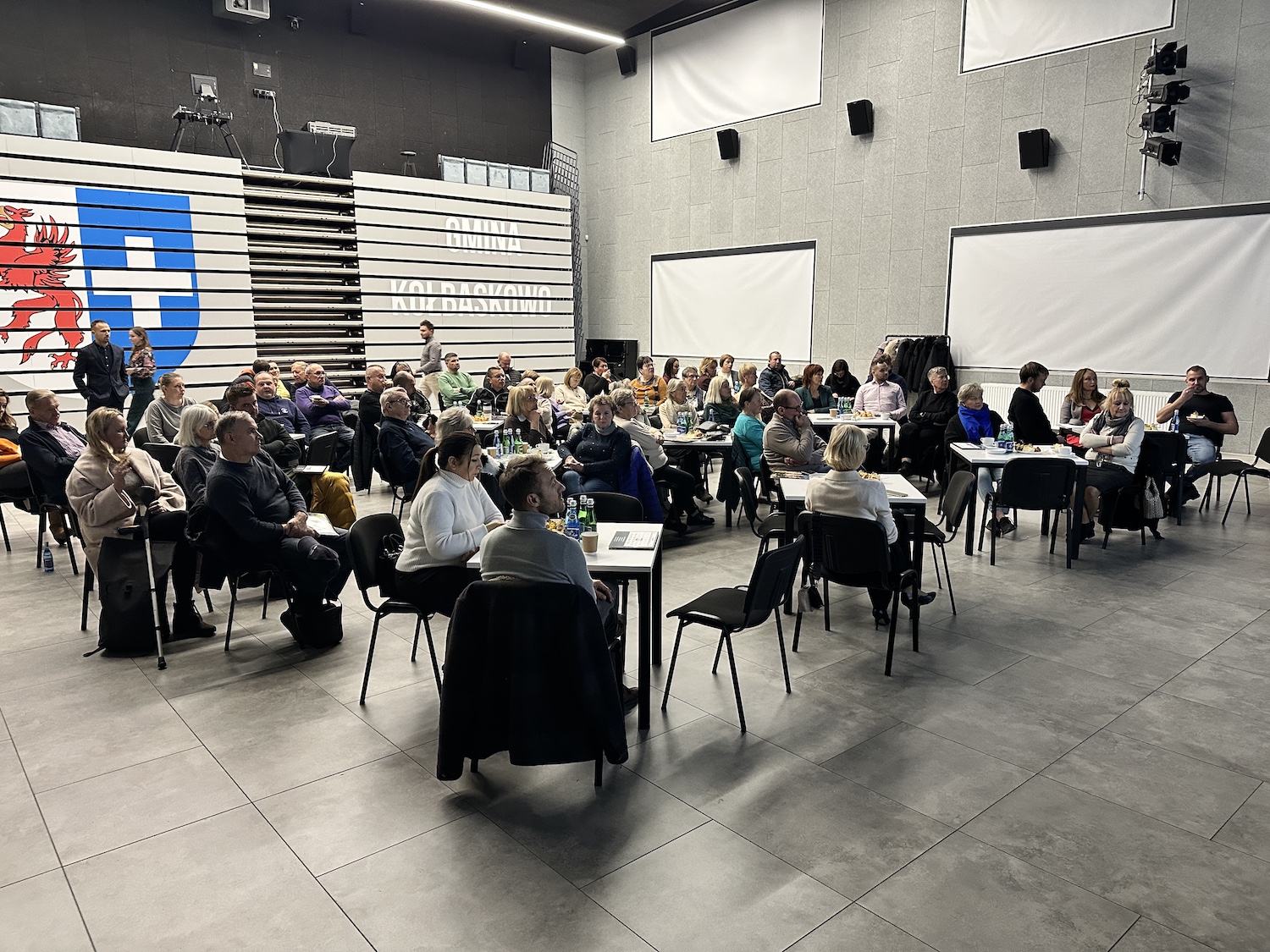 Pierwsze „Spotkanie przy kawie” w gminie Kołbaskowo. Mieszkańcy przyszli tłumnie