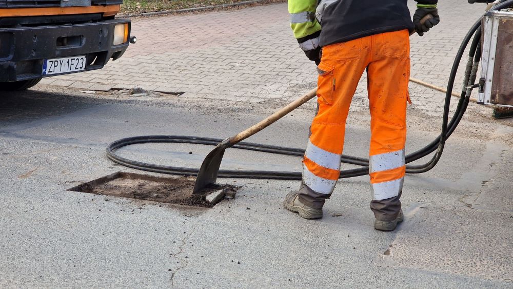 Drogowcy w akcji. Trwa zimowe łatanie dróg