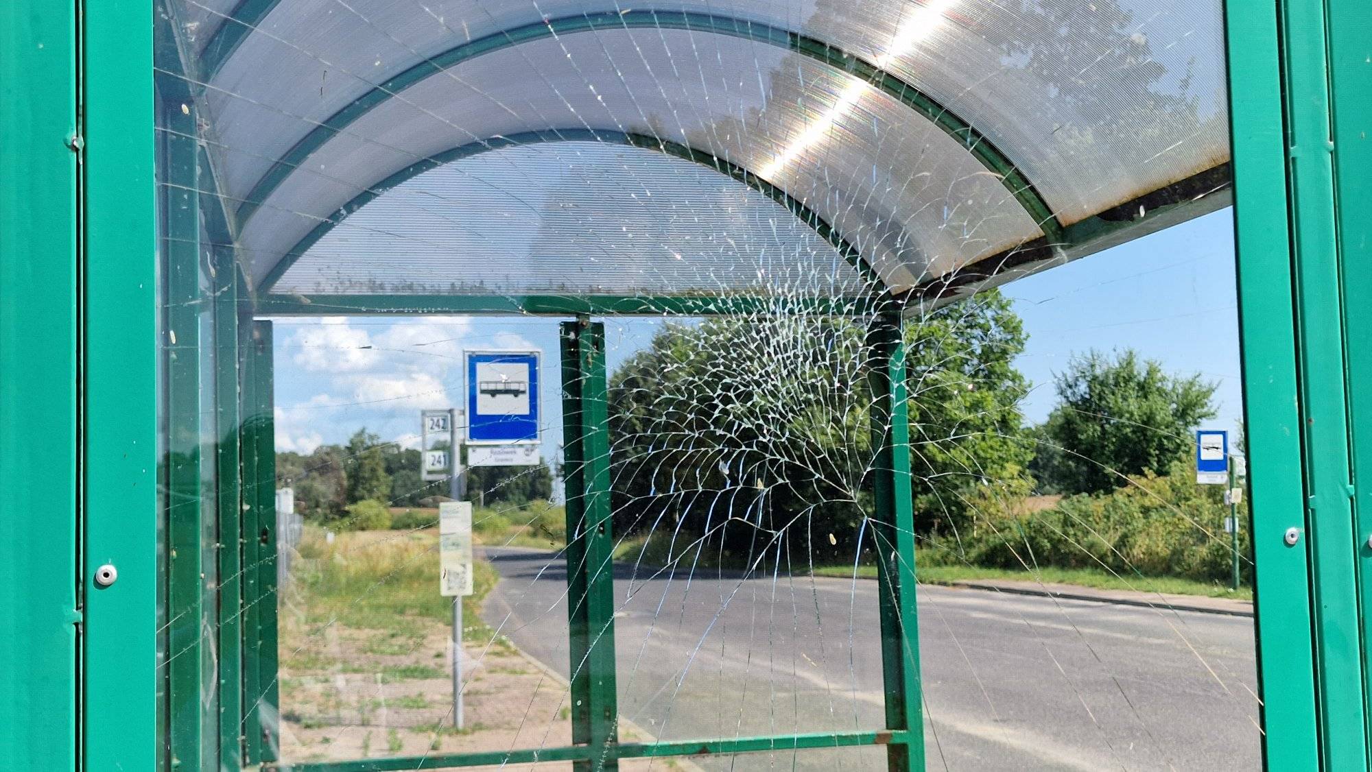 Trzeba wymienić ponad 30 szyb. Wybrano wykonawcę