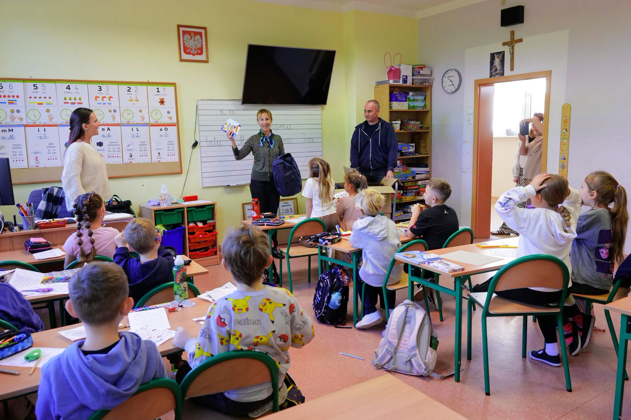 Tysiąc plecaków dla uczniów z gminy Kołbaskowo. Pierwsze już rozdane!