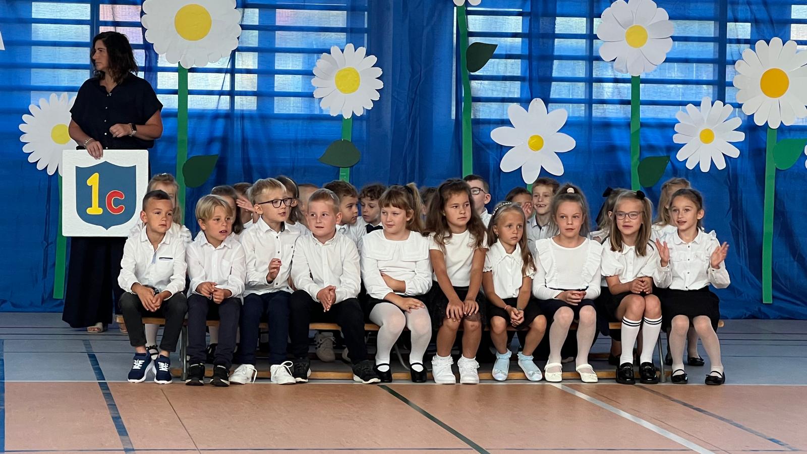 Inauguracja roku szkolnego 2025/2026. Pasowanie i ślubowanie pierwszoklasistów