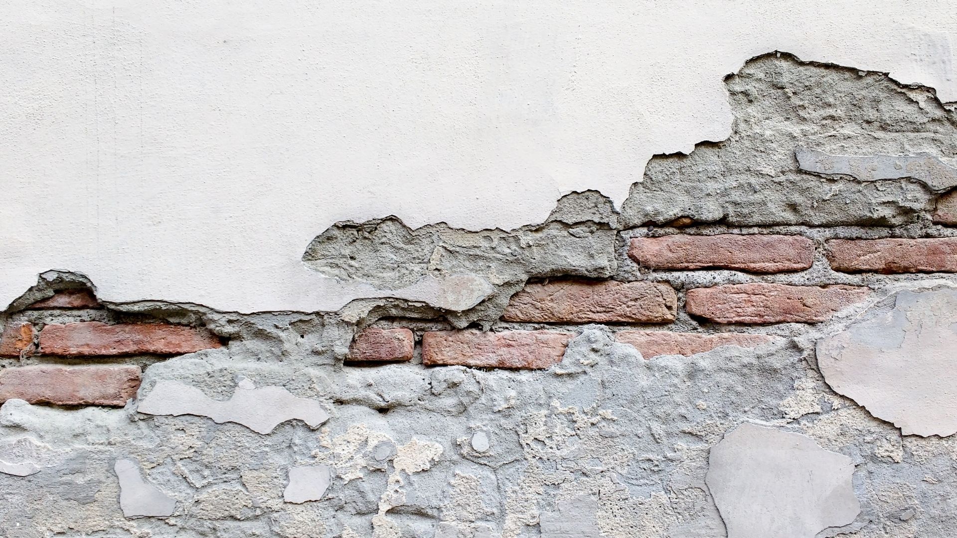 Barnisław pod ciężarem tirów. Mieszkańcy mają dość hałasu i zniszczonej drogi