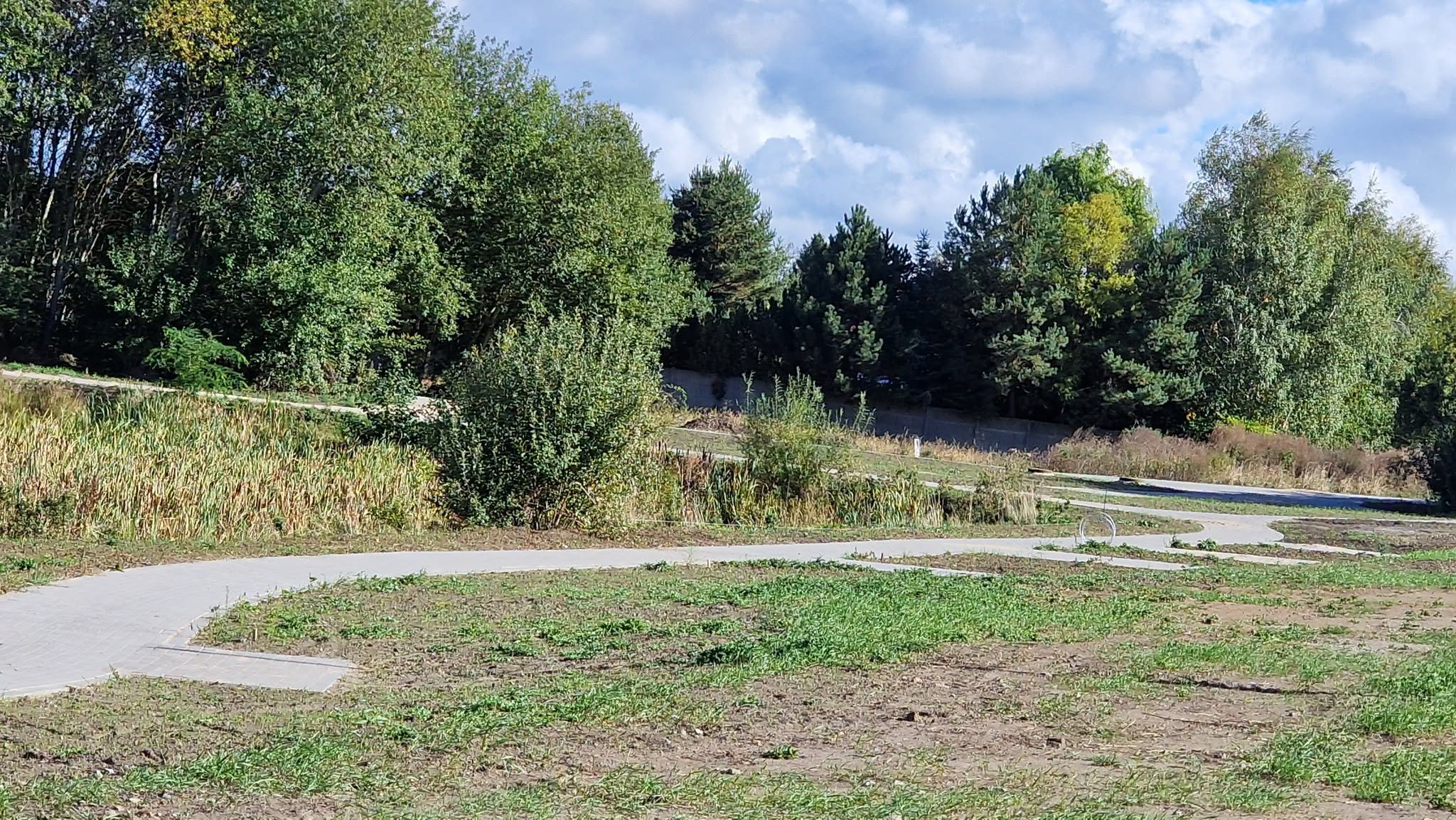 Park w Warzymicach. Większość alejek i chodników już gotowa