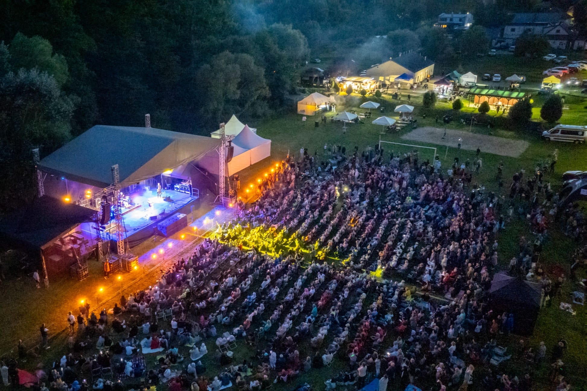 Poezja, dźwięki i zachód słońca nad Odrą – festiwal w Moczyłach na koniec wakacji