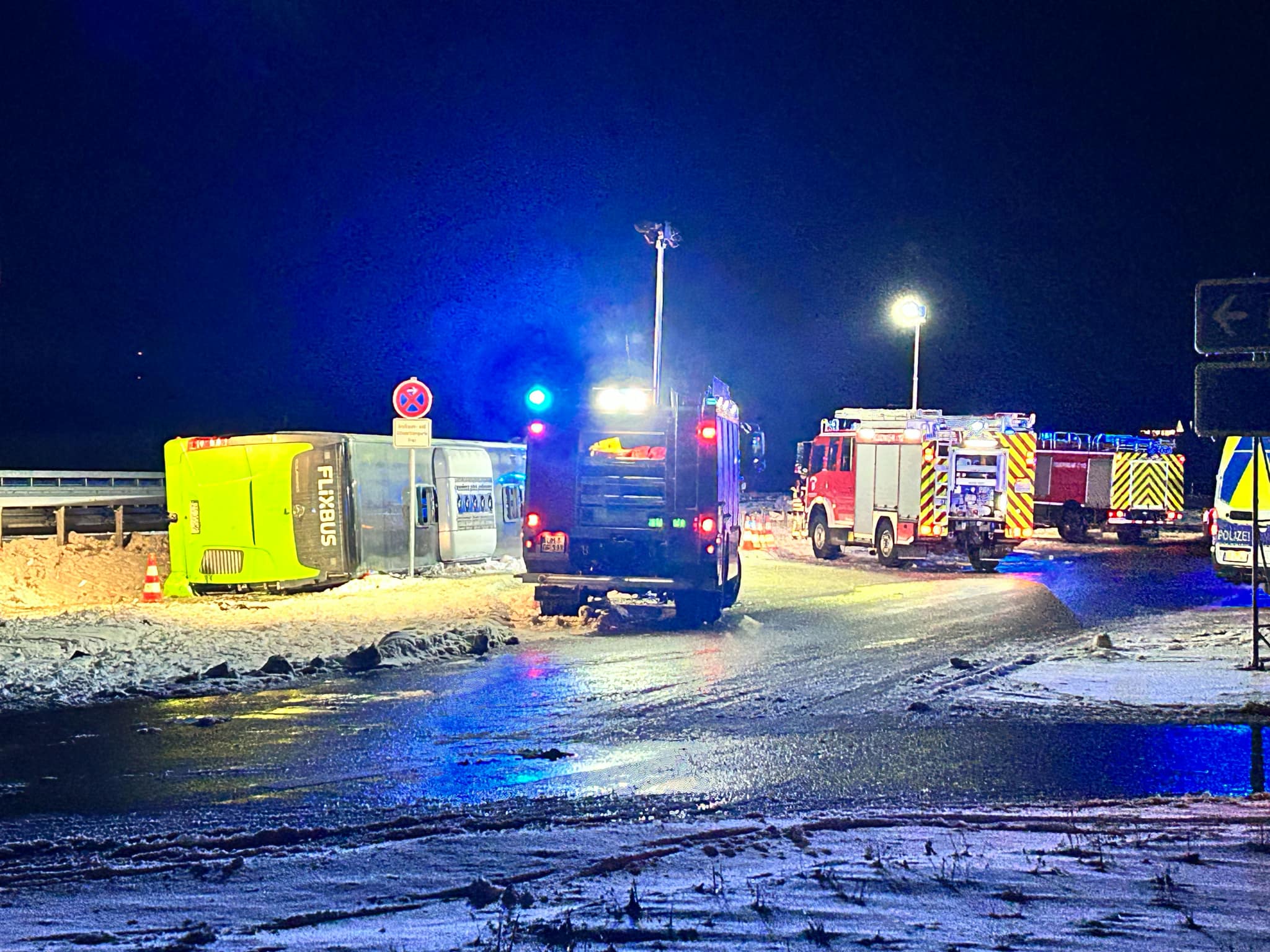 Wypadek polskiego autobusu przy granicy. Dwie osoby nie żyją