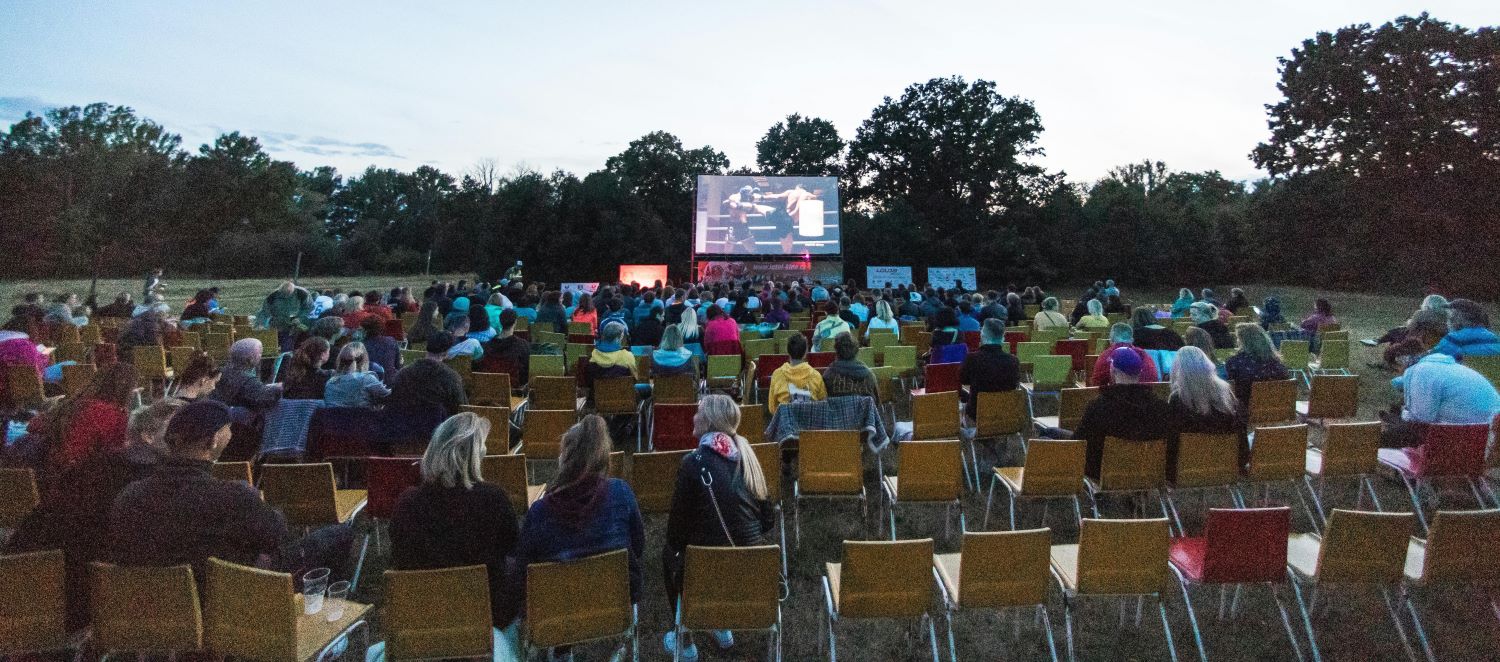 Stobno pod gwiazdami – letnie kino, tańce i wspólne świętowanie z Powiatem Polickim!