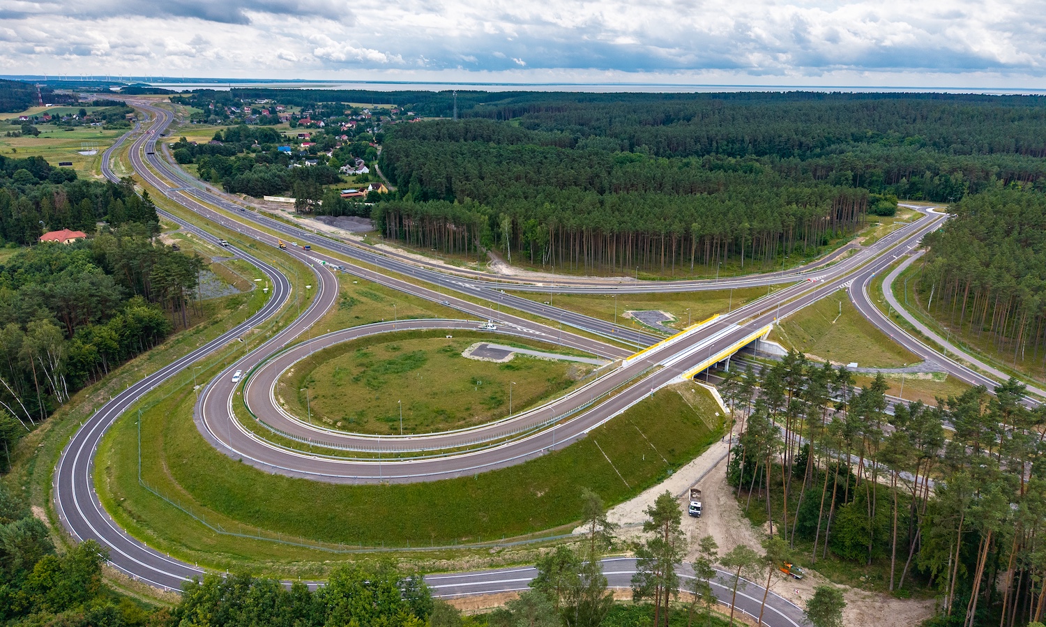 Dwie jezdnie na S3 między Międzyzdrojami a Wolinem. Coraz bliżej końca budowy kluczowego odcinka