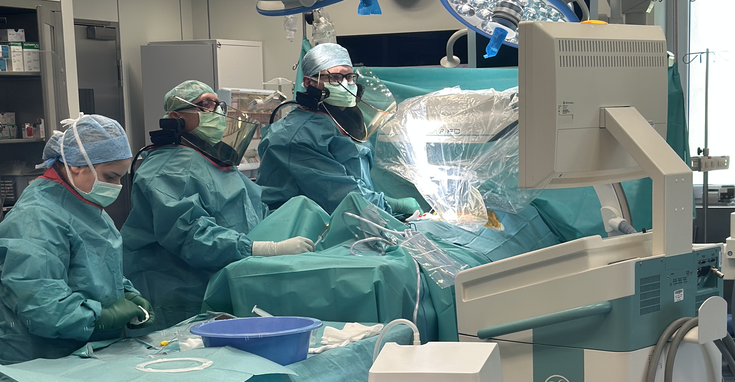 Rewolucja w ochronie radiologicznej! Szpital w Szczecinie jako pierwszy w Polsce wdraża egzoszkielet dla lekarzy