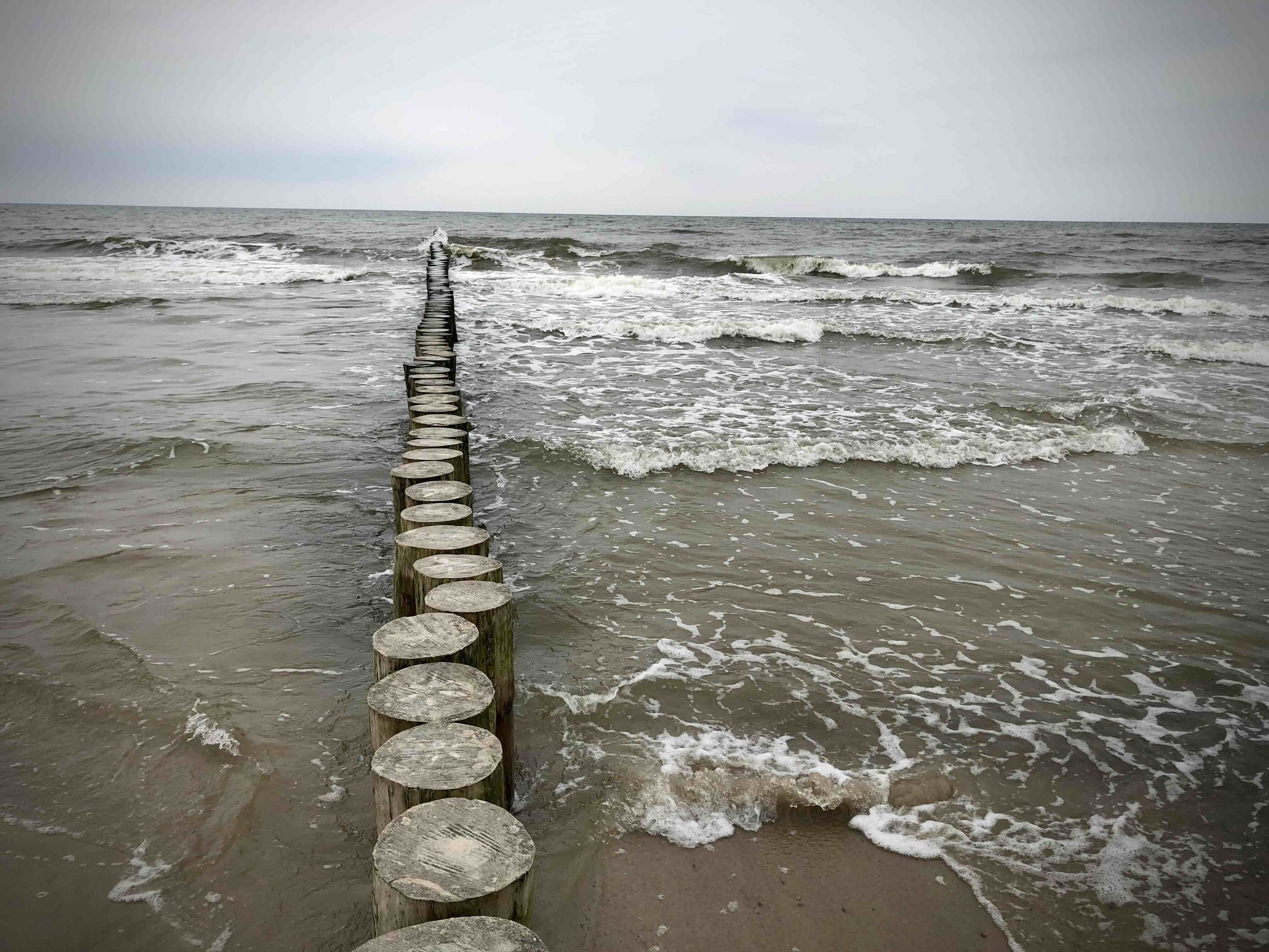 Wielkanoc pod znakiem wichury. Nawet 90 km/h nad morzem! Uważaj w drodze i na spacerze