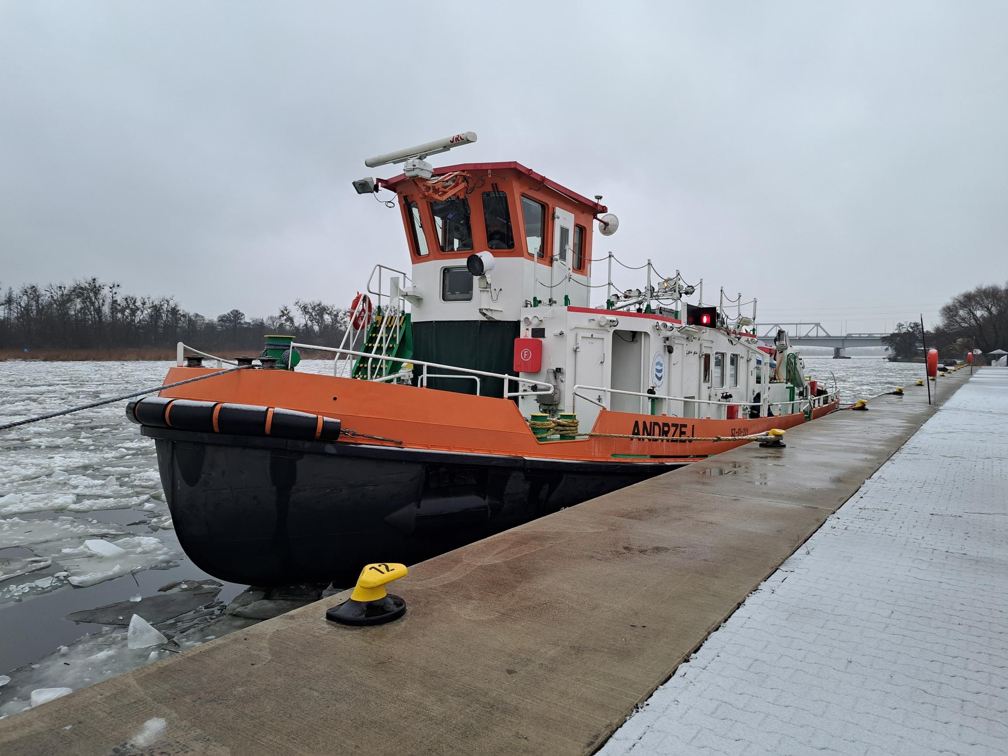 Odra pod nadzorem. Lodołamacze w gotowości, rzeka czeka na zmianę pogody