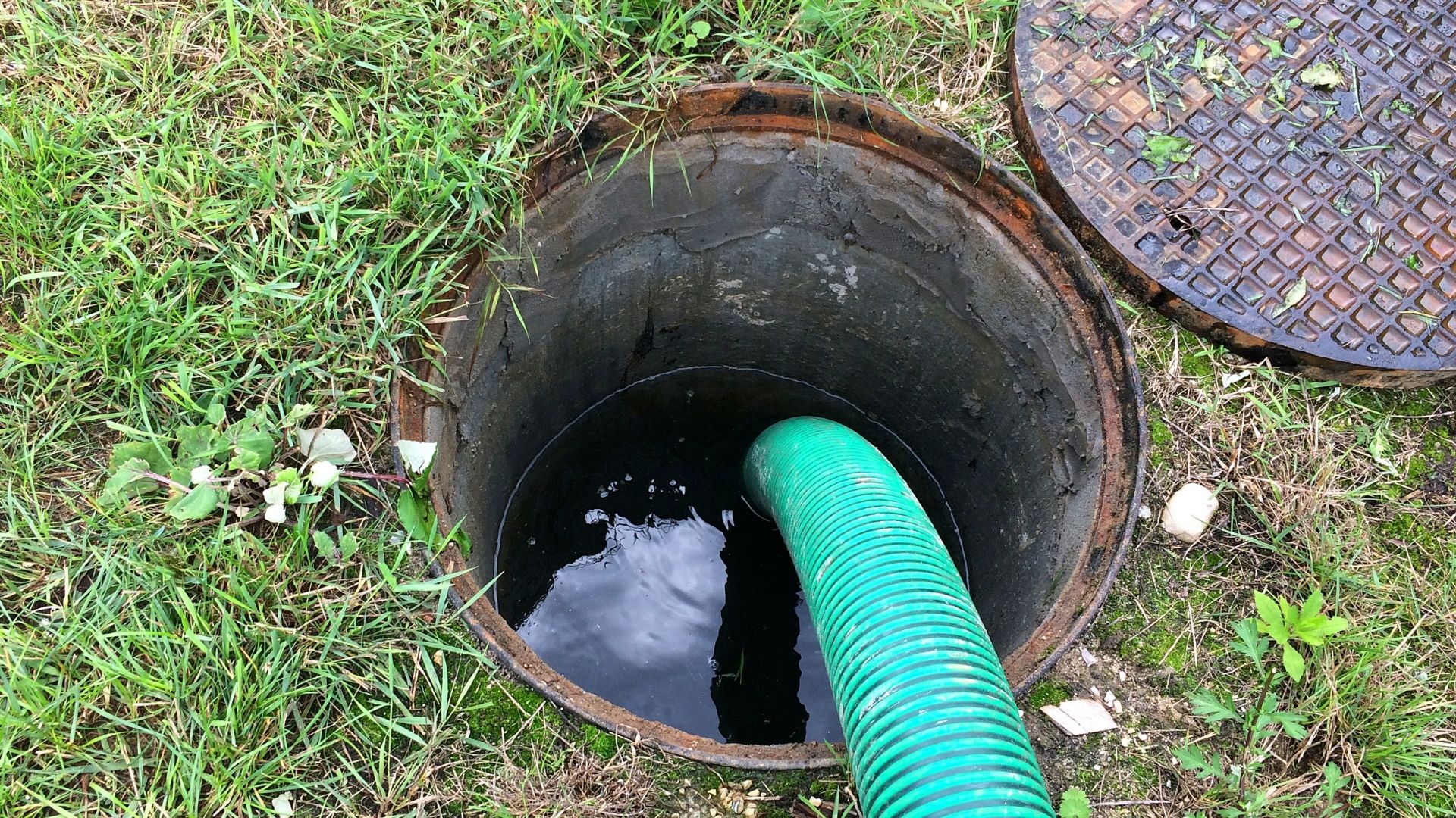 Kontrole szamb w całej Polsce. Właściciele domów mogą słono zapłacić